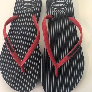 Havaianas women’s group flops size 7/8